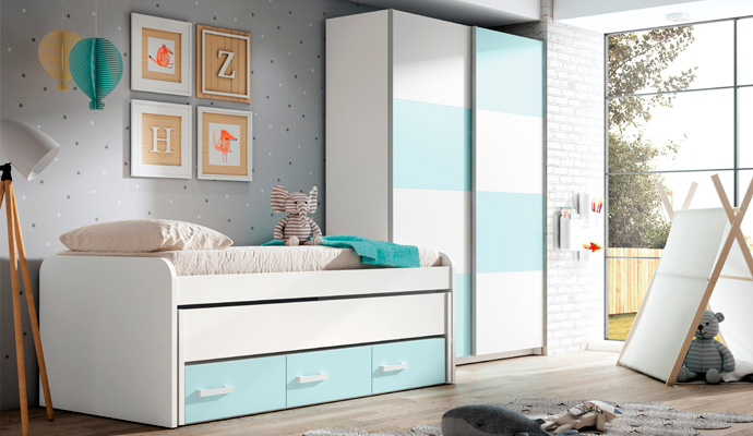 Dormitorio juvenil con cama nido y armario de puertas correderas en blanco y  azul